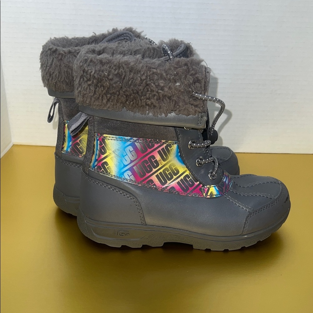 UGG Kids Boots in Gray and Rainbow LIKE NEW! Cosy grey lining. Durable sole.